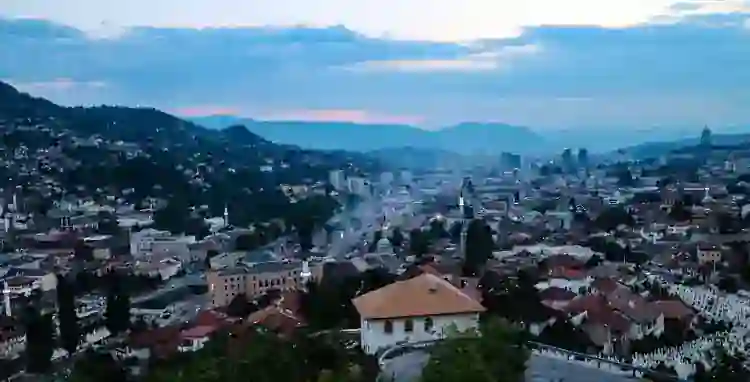 Panorama Starog Grada Sarajeva sa prepoznatljivom arhitekturom